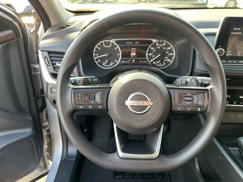 Used 2023 Nissan Rogue SV image 18