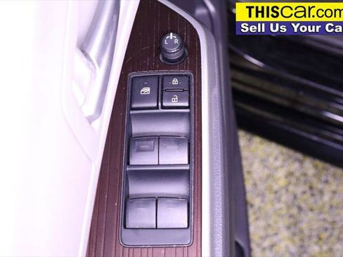 Used 2023 Toyota Sienna XLE FWD image 39