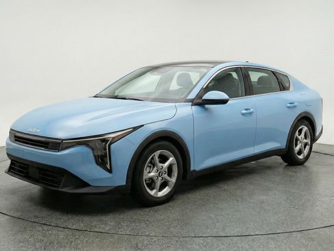 Used 2025 Kia K4 FWD image 3