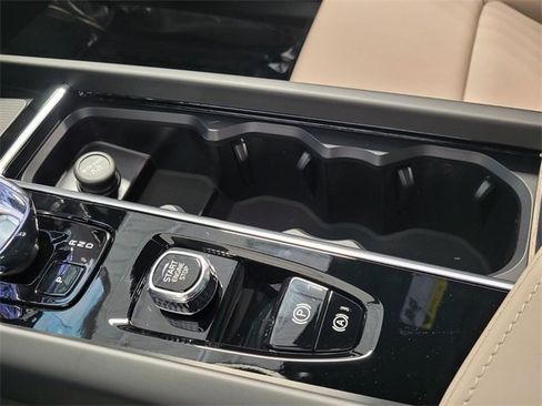 New 2026 Volvo XC60 B5 Plus w/ Protection Package Premier image 19