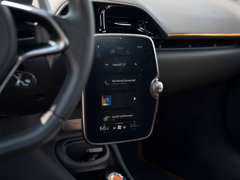 Used 2025 McLaren Artura Spider RWD image 40