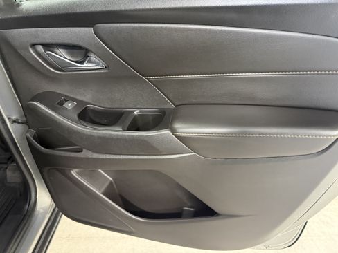 Used 2018 Chevrolet Traverse LT AWD/4WD image 9
