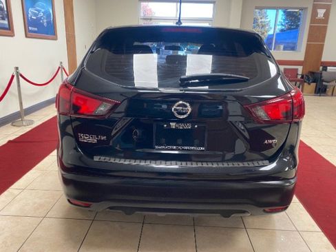 Used 2019 Nissan Rogue Sport S image 2