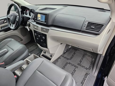 Used 2012 Volkswagen Routan SE image 25