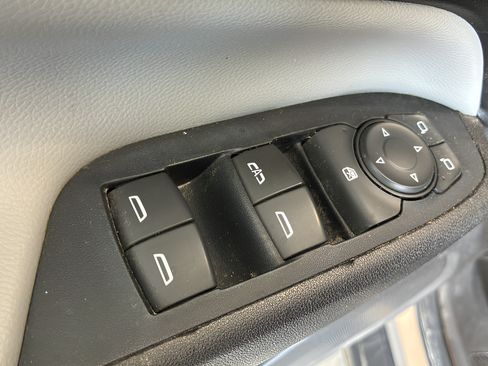 Used 2018 Chevrolet Equinox LT w/ Sun & Infotainment Package FWD image 21
