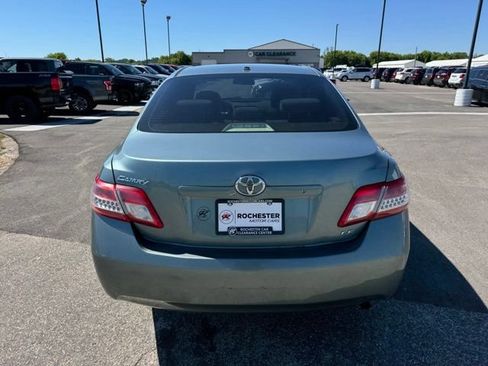 Used 2010 Toyota Camry LE FWD image 38