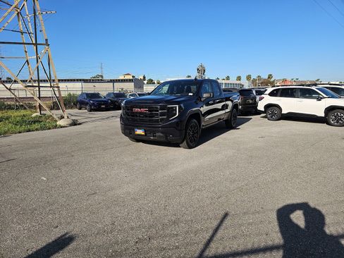 Used 2025 GMC Sierra 1500 Elevation image 3
