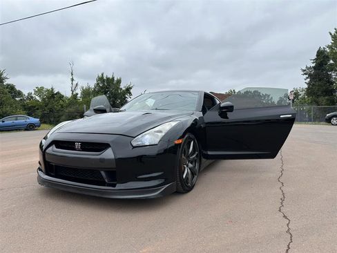 Used 2010 Nissan GT-R Premium image 12