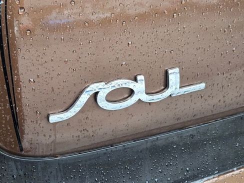 Used 2016 Kia Soul FWD image 16