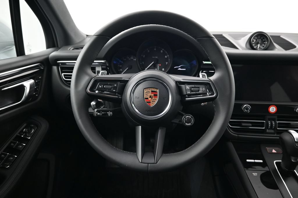 Certified 2026 Porsche Macan AWD/4WD image 13