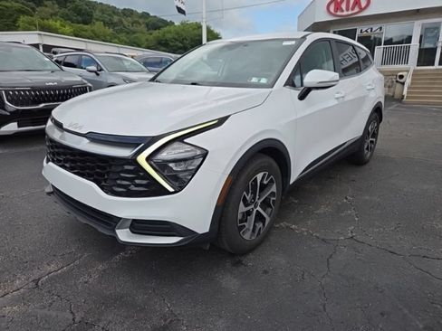 Used 2023 Kia Sportage EX FWD image 3