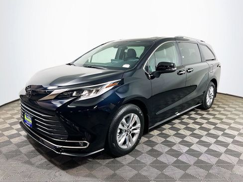 New 2026 Toyota Sienna Limited AWD/4WD image 4