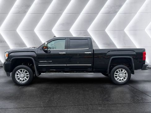 Used 2018 GMC Sierra 3500 Denali w/ Duramax Plus Package AWD/4WD image 3