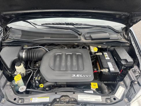 Used 2012 Dodge Grand Caravan SXT w/ UConnect Hands-Free Group FWD image 13