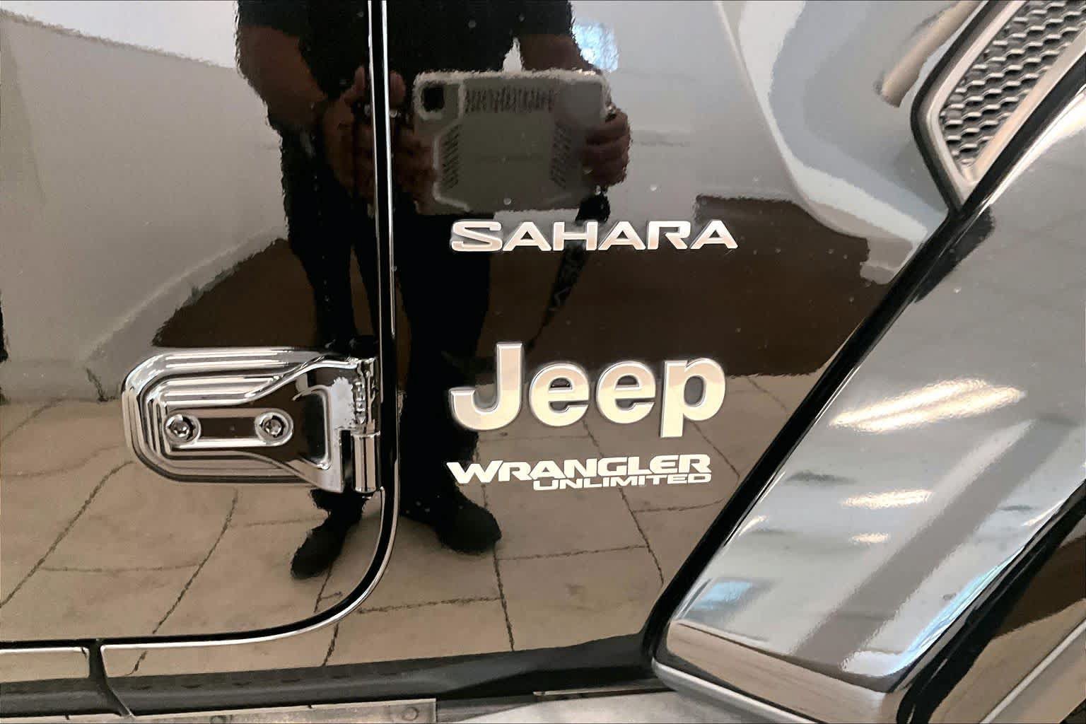 Used 2018 Jeep Wrangler Unlimited Sahara w/ Safety Group AWD/4WD image 29