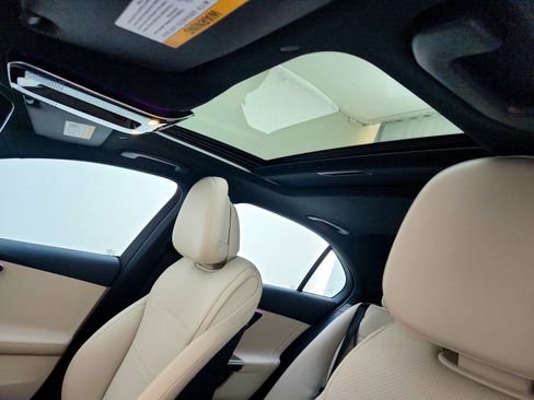 Used 2025 Mercedes-Benz C 300 Sedan image 17