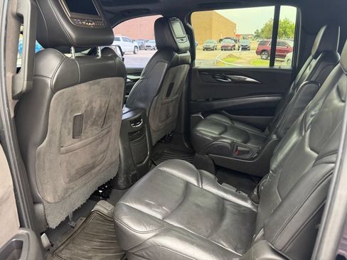 Used 2018 Cadillac Escalade ESV Platinum AWD/4WD image 21