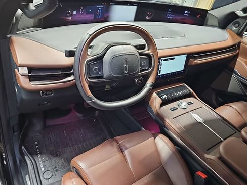 Used 2025 Lincoln Navigator Reserve AWD/4WD image 11