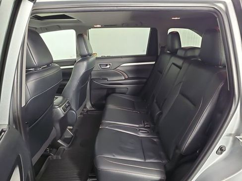 Used 2019 Toyota Highlander XLE AWD/4WD image 20