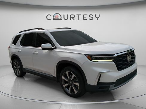 Certified 2024 Honda Pilot Elite image 9