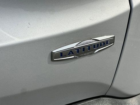 Used 2017 Jeep Renegade Latitude image 17