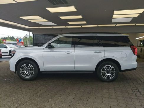 Used 2025 Ford Expedition Active RWD image 10