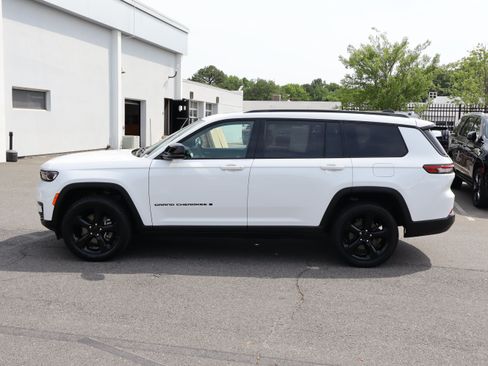 Used 2023 Jeep Grand Cherokee L Laredo AWD/4WD image 7