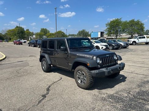 Used 2018 Jeep Wrangler Unlimited Rubicon w/ Cold Weather Group AWD/4WD image 8