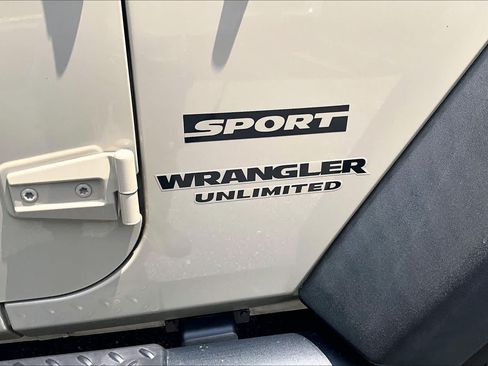Used 2017 Jeep Wrangler Unlimited Sport w/ Quick Order Package 24S AWD/4WD image 32