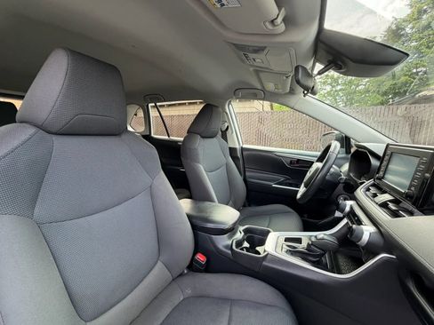 Used 2019 Toyota RAV4 LE FWD image 22
