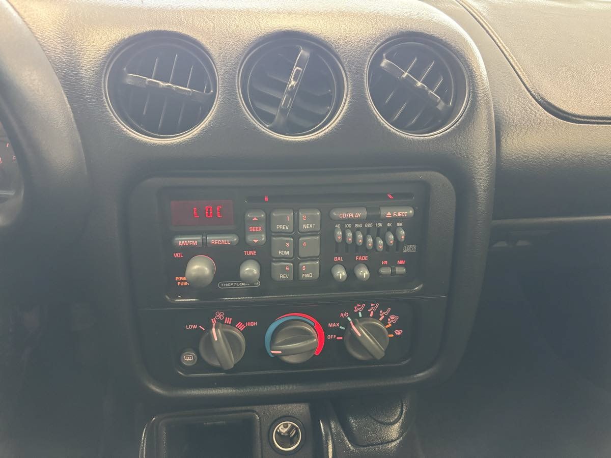 Used 2000 Pontiac Firebird Coupe RWD image 16