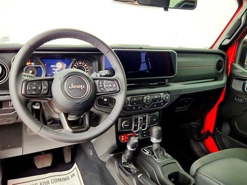 Used 2026 Jeep Wrangler Unlimited Rubicon AWD/4WD image 12