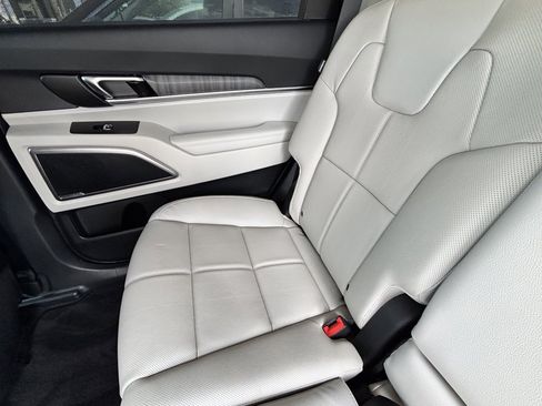 Used 2024 Kia Telluride EX image 18