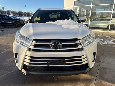 Used 2018 Toyota Highlander XLE image 2