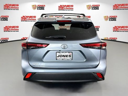 Used 2023 Toyota Highlander XLE AWD/4WD image 15