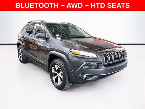 Used 2017 Jeep Cherokee Trailhawk w/ Cold Weather Group AWD/4WD image 3