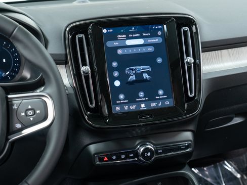New 2026 Volvo XC40 B5 Plus w/ Protection Package Premier AWD/4WD image 19
