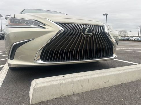 Used 2019 Lexus ES 350 Ultra Luxury w/ Accessory Package 2 image 7