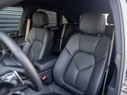 Certified 2025 Porsche Macan S AWD/4WD image 5