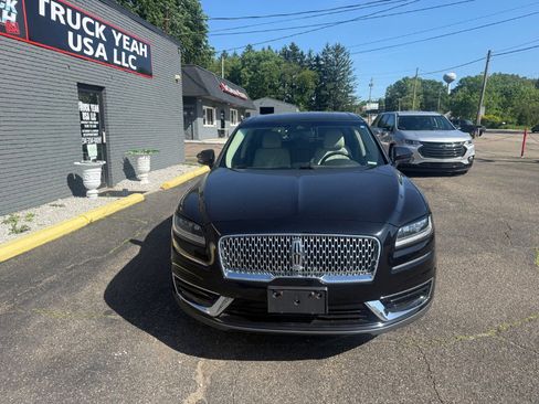 Used 2019 Lincoln Nautilus Select AWD/4WD image 2