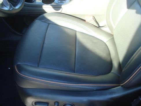 Used 2022 GMC Acadia AT4 w/ Technology Package image 8