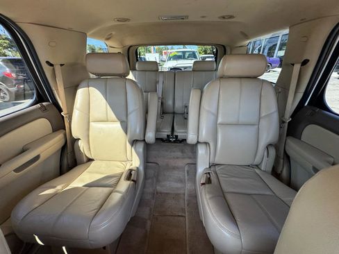 Used 2008 GMC Yukon SLT w/ SLT Preferred Equipment Group AWD/4WD image 15