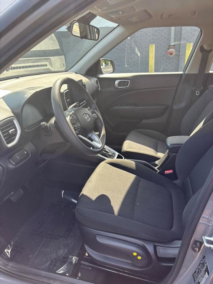 Used 2023 Hyundai Venue SE w/ Cargo Package FWD image 11