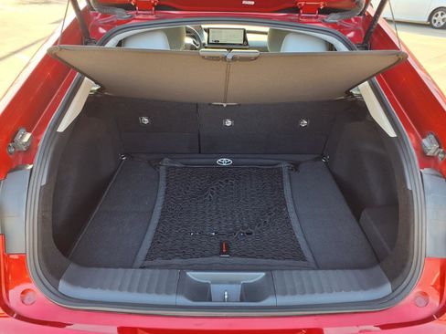 Used 2025 Toyota Prius XLE image 9