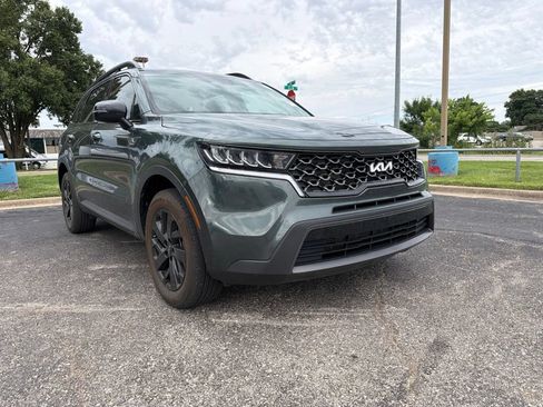 Used 2023 Kia Sorento S AWD/4WD image 1