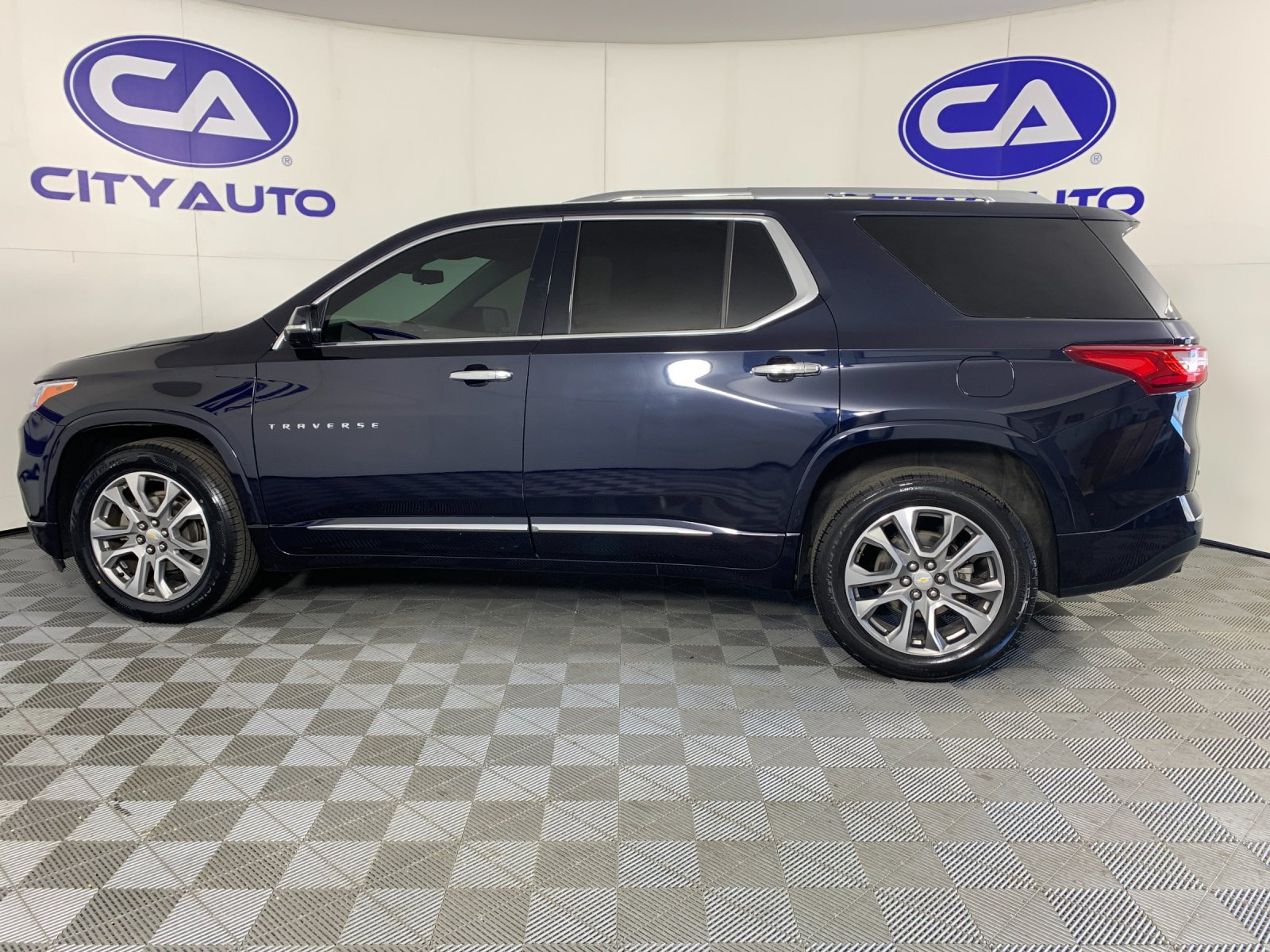 Used 2020 Chevrolet Traverse Premier w/ LPO, Floor Liner Package FWD image 6