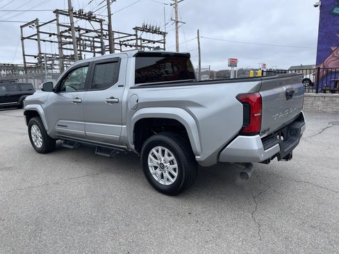 Certified 2025 Toyota Tacoma SR5 AWD/4WD image 4