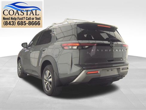 Used 2025 Nissan Pathfinder SL AWD/4WD image 4