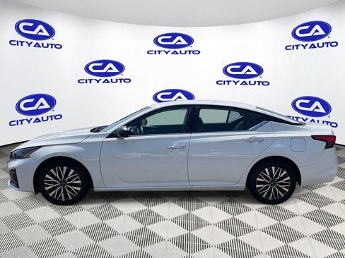 Used 2025 Nissan Altima 2.5 SV FWD image 9