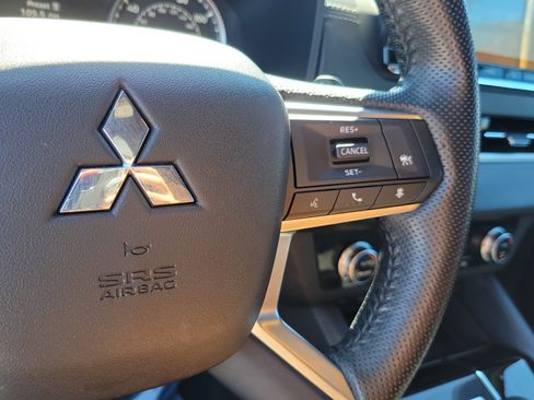 Used 2022 Mitsubishi Outlander SE image 28